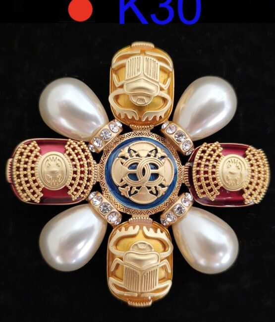 Premium colorful brooches and pins